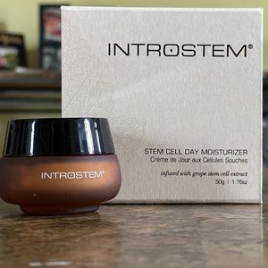 IntroStem stem Cell Daily moisturizer strengthens collagen and firm your skin.